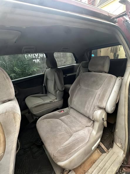 A picture of Toyota Sienna 2005 model Engine gear in perfect condition AC