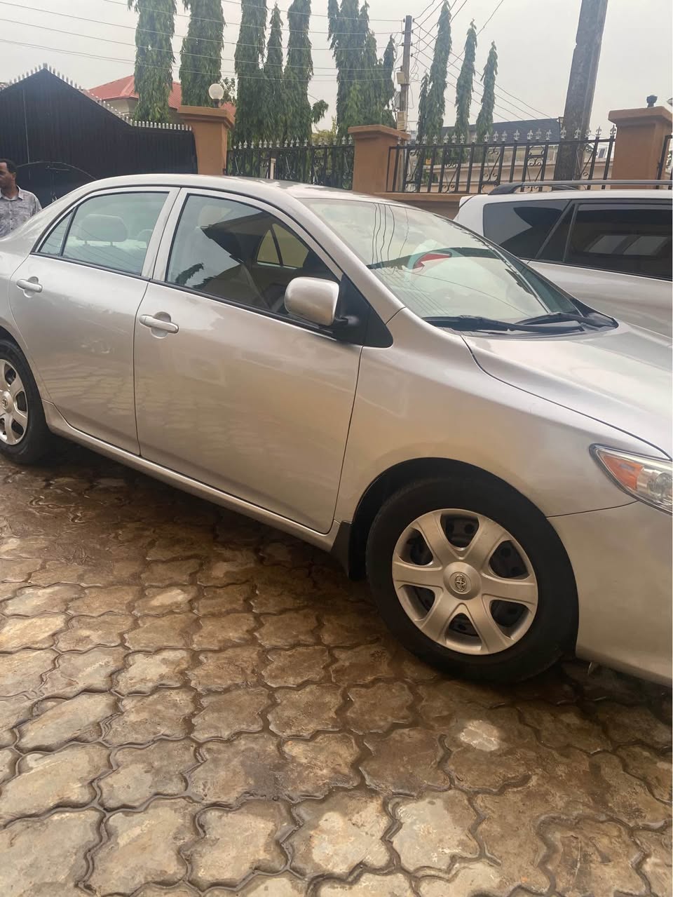 A picture of Toyota Corolla 011 tokunbo standard location iju ishaga lagos 07032790345