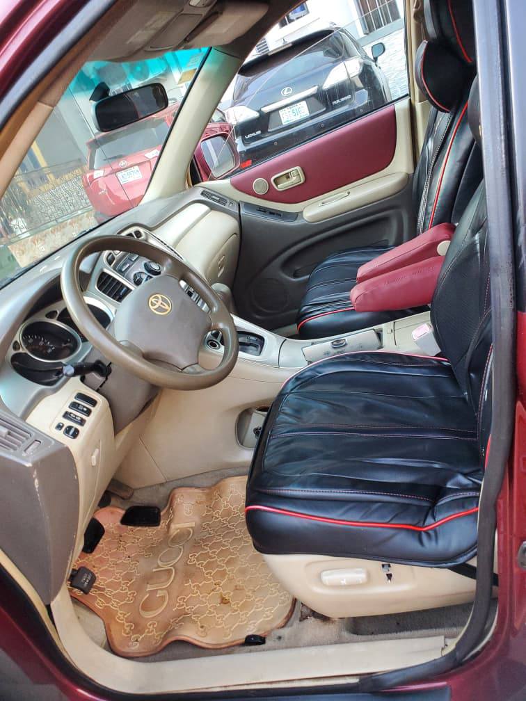 A picture of Toyota Highlander 2005 2006 model