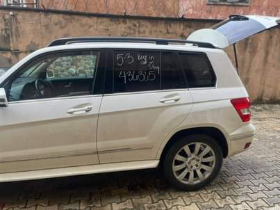 A picture of 2010 Mecedes benz GLK 350 BASIC OPTION