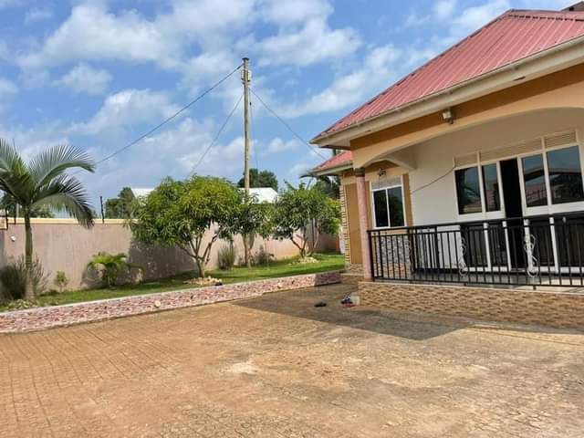A picture of House for sale in Mukono Namayiba town along mukono katosi