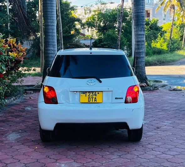 A picture of TOYOTA IST BEI 13 8M 0757455444