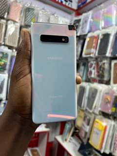 A picture of Samsung galaxy s10 550000shs