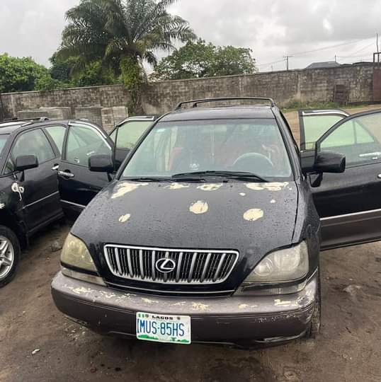 A picture of LEXUS RX300 2002 MODEL