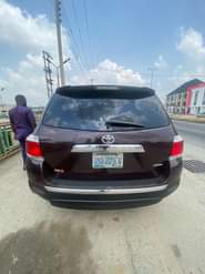 A picture of 2012 highlander nothing to fix going for 9 4m dm