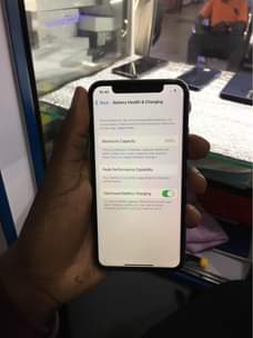 A picture of Iphone X 64gb clean at 630k