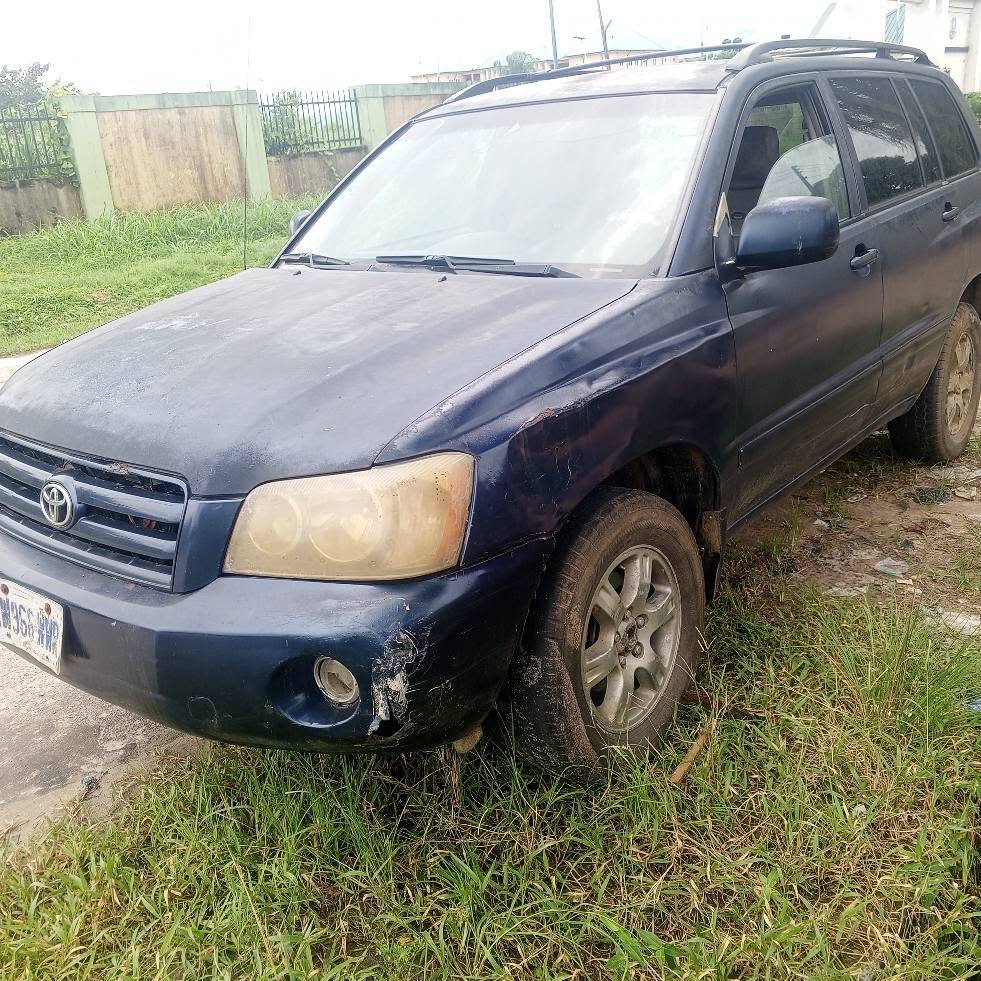 A picture of Toyota Highlander 04 model