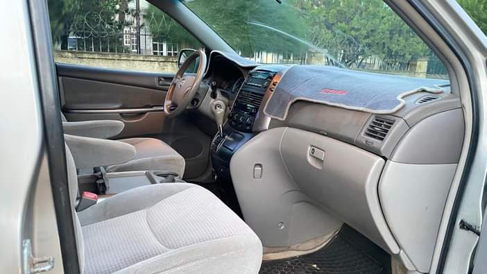 A picture of Toyota Sienna 2008 2009 Model Luxury Edition Untempered Engine Gear