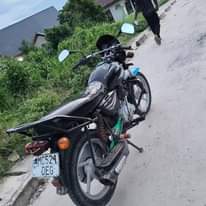 A picture of Boxer BM 125 new model gia 5 inauzwa mbagala