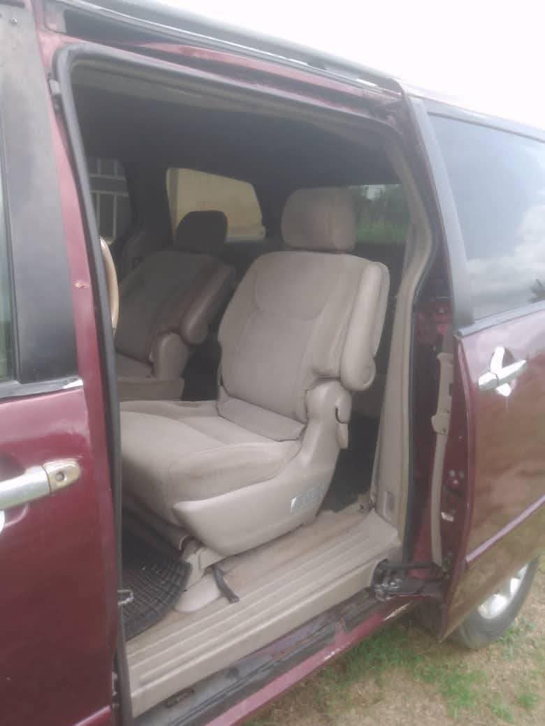 A picture of 2004 Toyota sienna