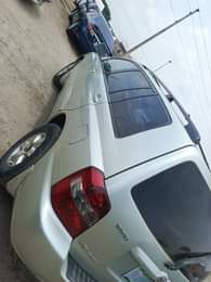 A picture of Toyota highlander 2005 model 4 sale Clean body and interior