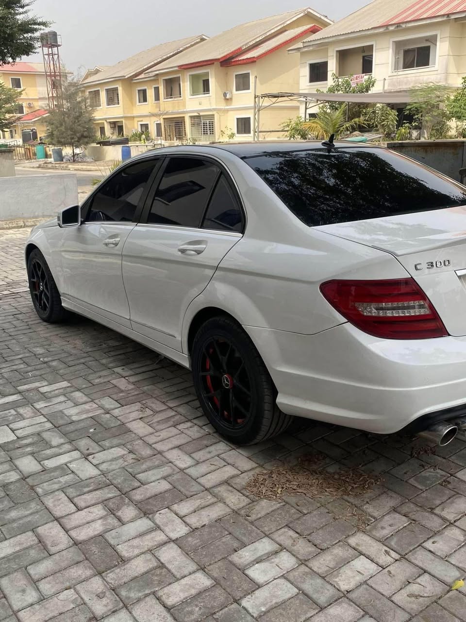 A picture of Clean and sharp c300 2010