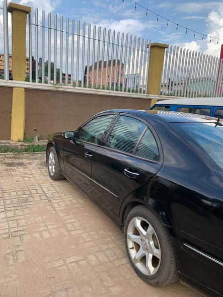 A picture of Mercedes Benz E320
