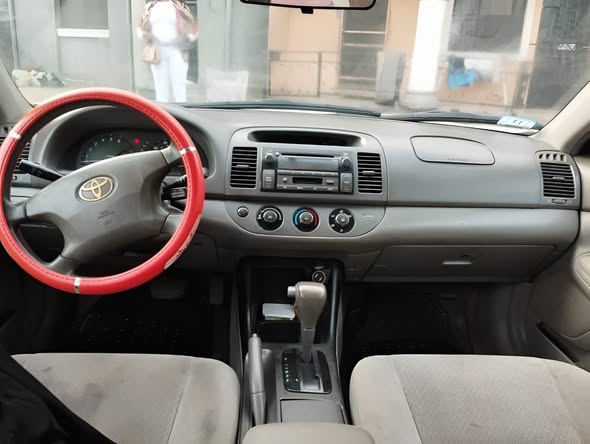 A picture of 04 Toyota Camry