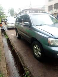A picture of Distress sale 2004 2004 Toyota Highlander Please AC NEEDS ATTENTION