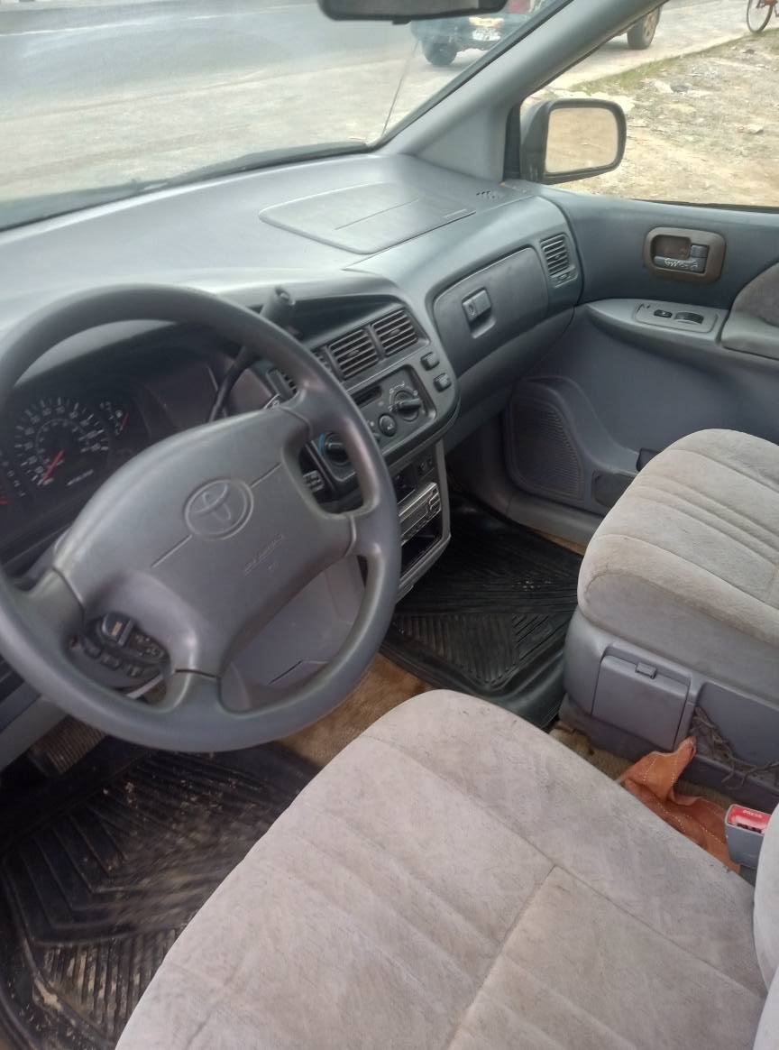 A picture of Used Toyota sienna
