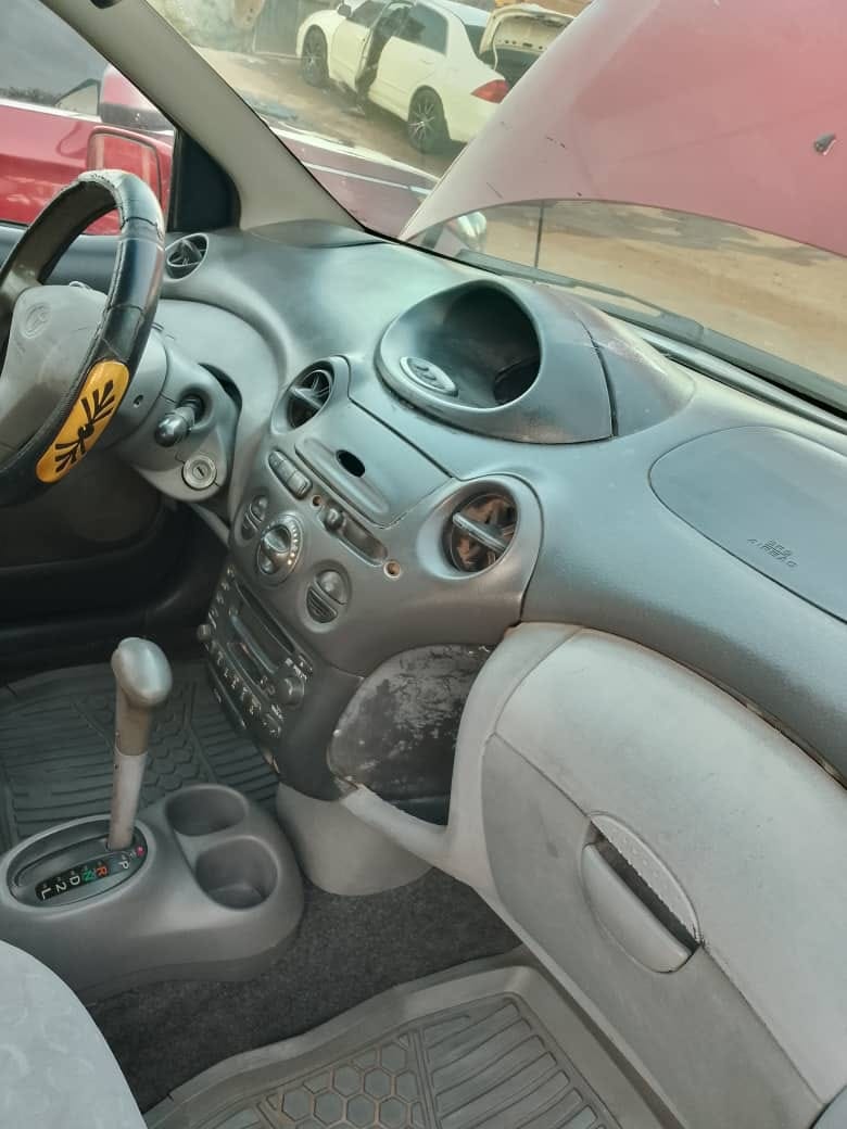 A picture of Toyota yaris 2004