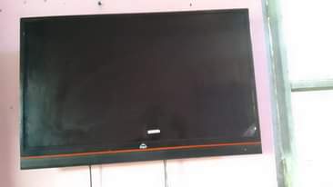 A picture of Hiii tv ni d light inchi 32 imenyooka bei 180