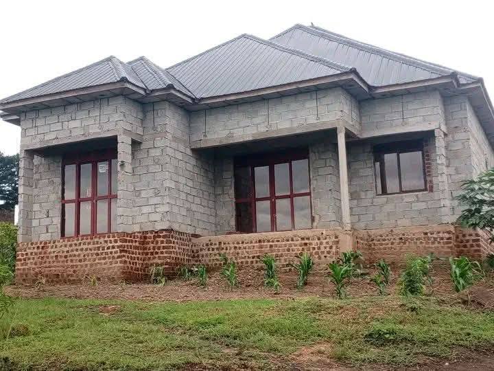 A picture of House for sale 65m ugx in buwambo 0758339457