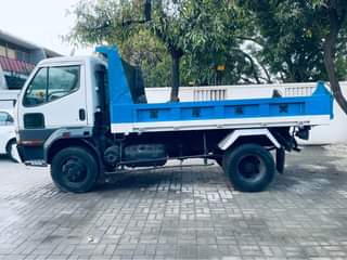 A picture of Fuso fighter from japan Miginon Engine 6d17 Four tons Gari