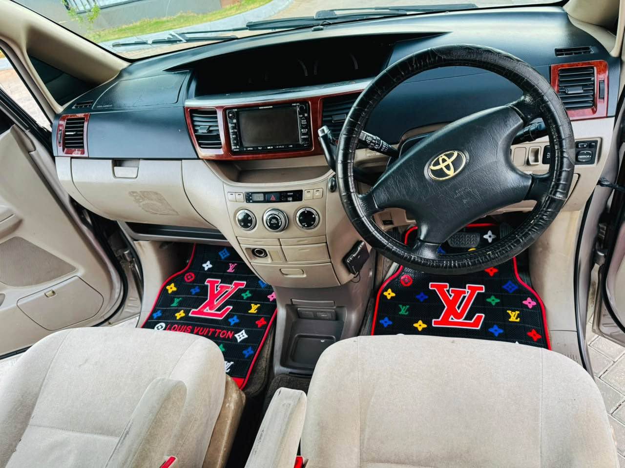 A picture of TOYOTA NOAH NEW SHAPE