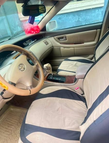 A picture of Toyota Avalon dashboard 2005