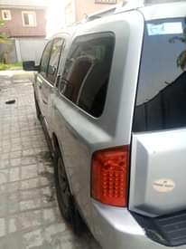 A picture of 2005 infiniti QX56