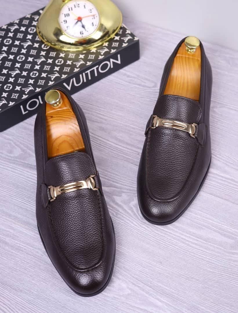 A picture of Simple shoes for men