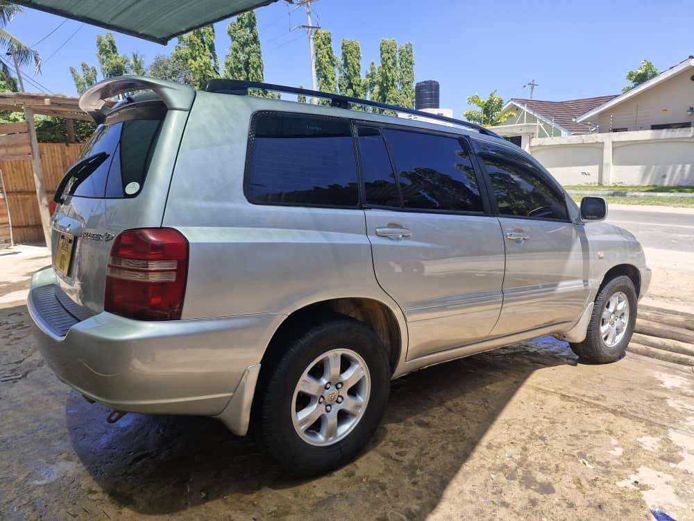 A picture of TOYOTA KLUGER
