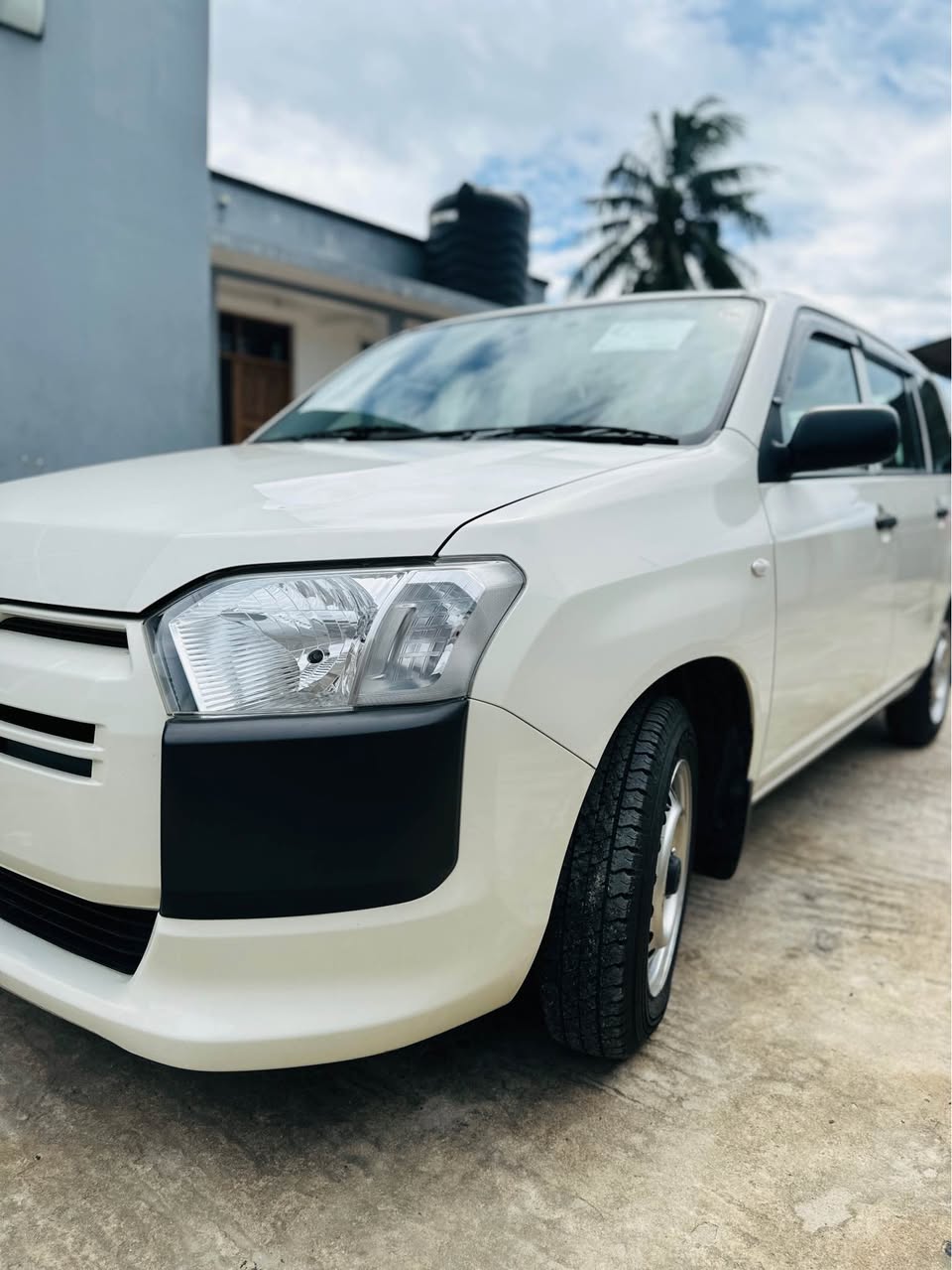 A picture of TOYOTA PROBOX 2015