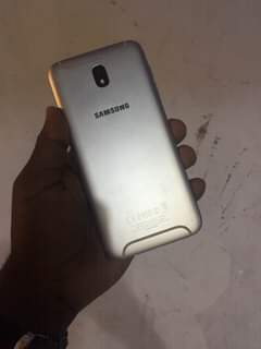 A picture of sumsung j7 pro