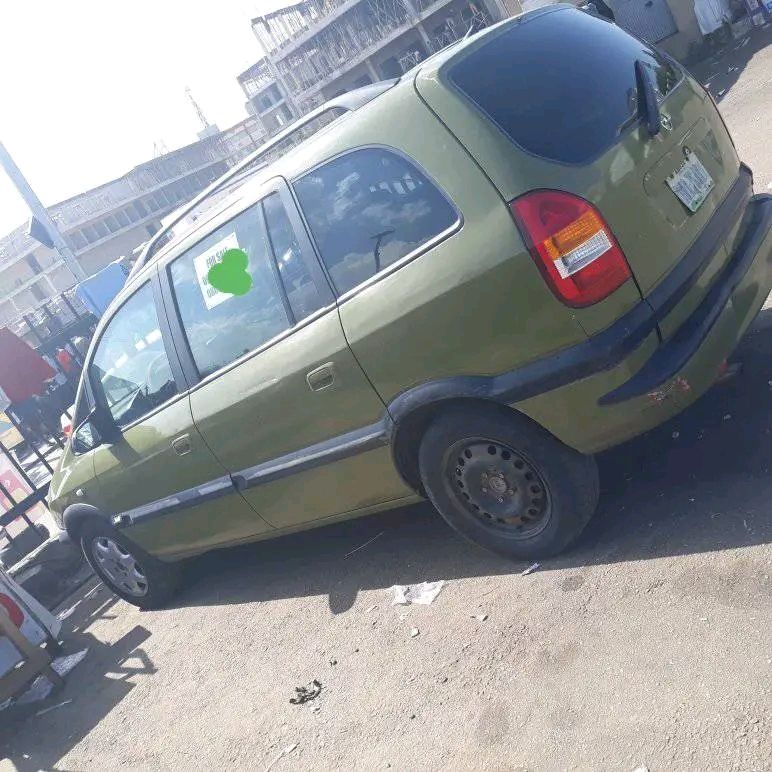 A picture of SOUND OPEL ZAFARI GOING SOUND ENGINE PERFECT GEAR AND AC