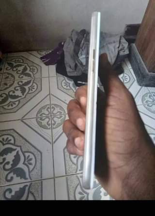 A picture of OPPO F1 GB 64 RAM 4 85000 TU