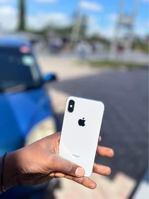 A picture of iphone x