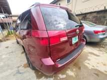 A picture of Clean freshly baked Nigerian used 2005 Toyota sienna for sale