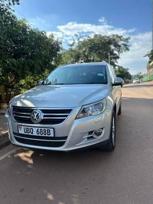 A picture of 2010 Volkswagen Tiguan