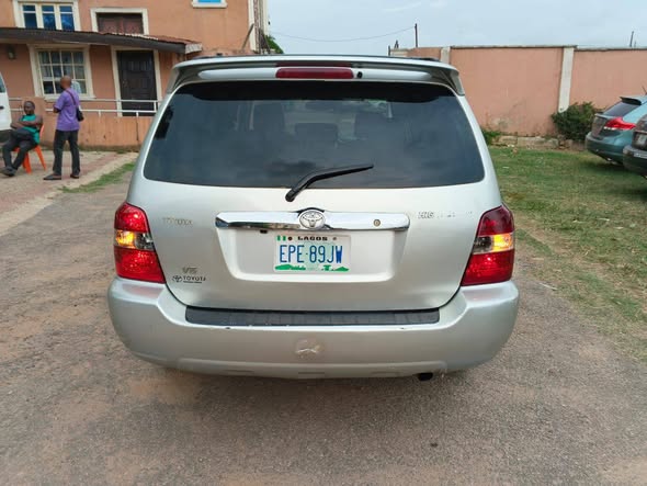 A picture of 2005 TOYOTA HIGHLANDER 3ROW FOR SALE