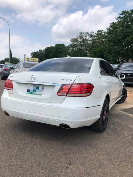 A picture of Distress 2010 used Mercedes Benz E350