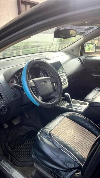 A picture of 09 Ford edge