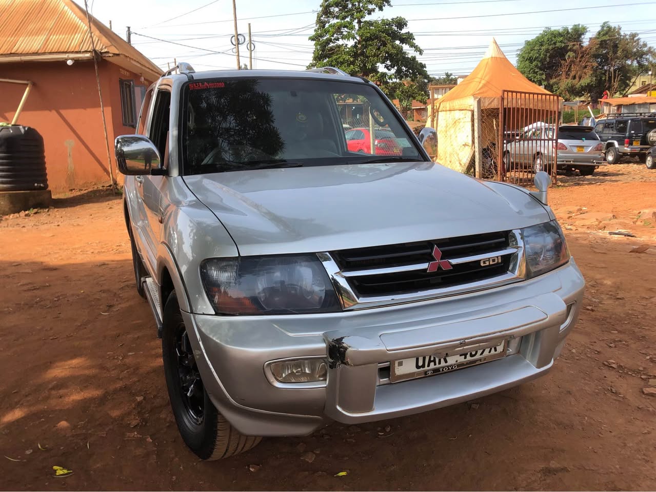 A picture of Mitsubishi pajero