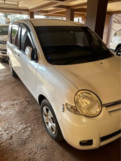 A picture of Toyota sienta 2008 neat condition