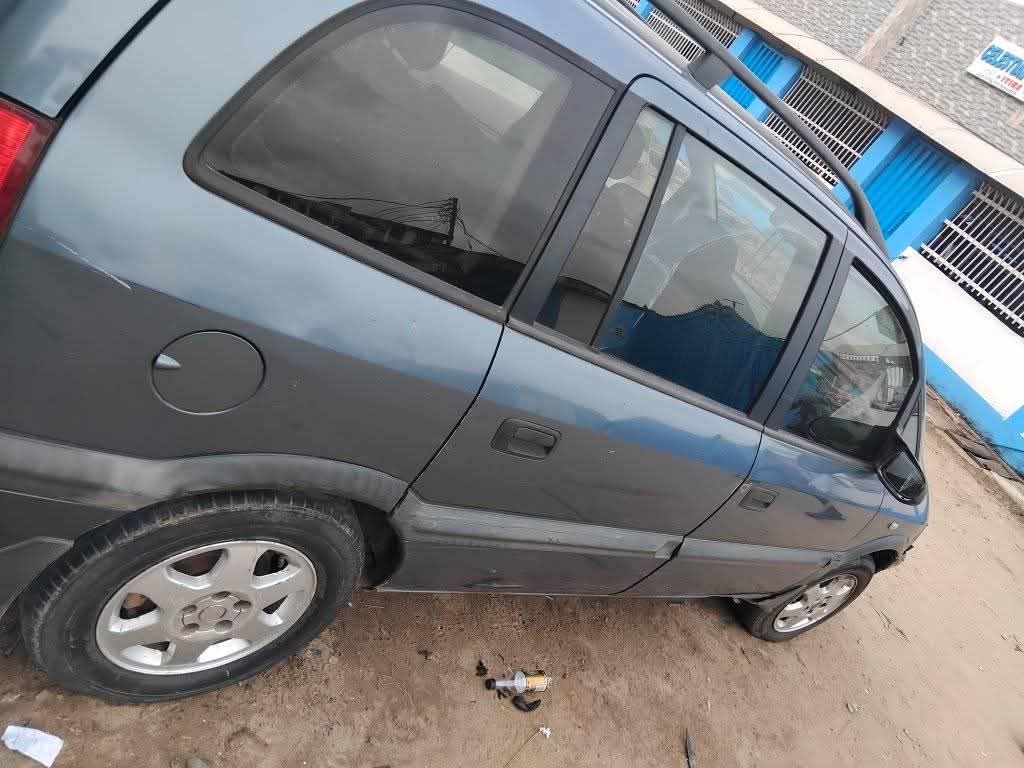 A picture of 2003 Opel zafara