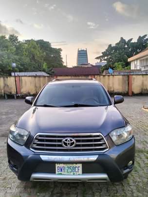 A picture of Toyota Highlander 2008