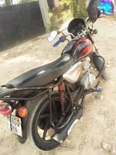 A picture of Boxer 125 domo la mamba