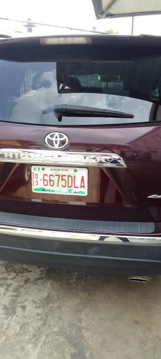 A picture of toyota highlander