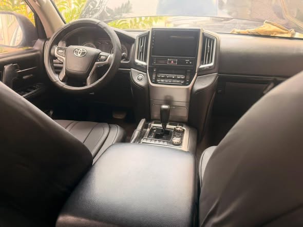 A picture of 2020 Toyota land cruiser