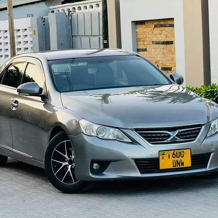 A picture of Toyota mark x