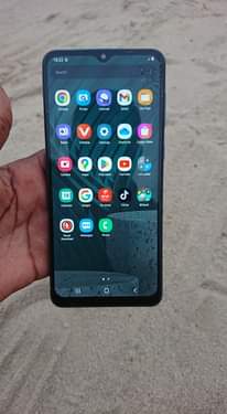A picture of Samsung a02 small creked Gb64 Ram4