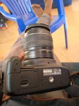 A picture of Canon 4000D iyo apo ipo kwenye condition nzuri kbx lens