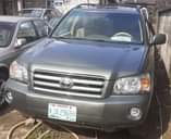 A picture of 05 Toyota Highlander on 3 seat row that should be